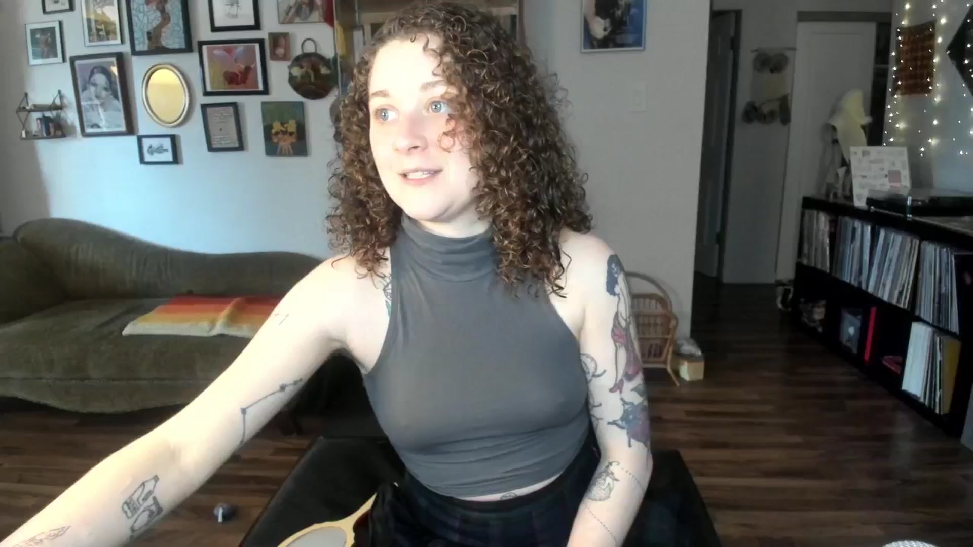Gallery image thumbnail from PeachyQueen_'s myfreecams stream on, 02/20/2025, 21:20 image 1 of 20