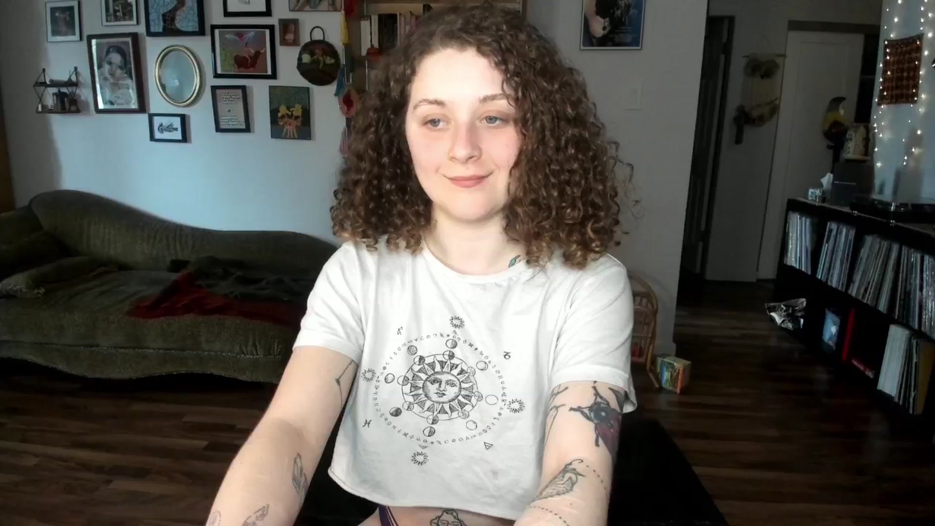 Gallery image thumbnail from PeachyQueen_'s myfreecams stream on, 02/26/2025, 21:44 image 3 of 20