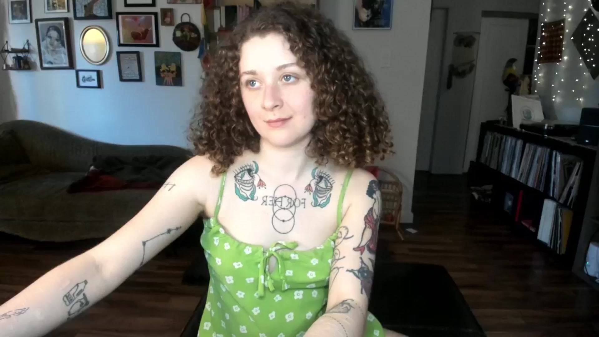 Gallery image thumbnail from PeachyQueen_'s myfreecams stream on, 02/27/2025, 20:15 image 13 of 20