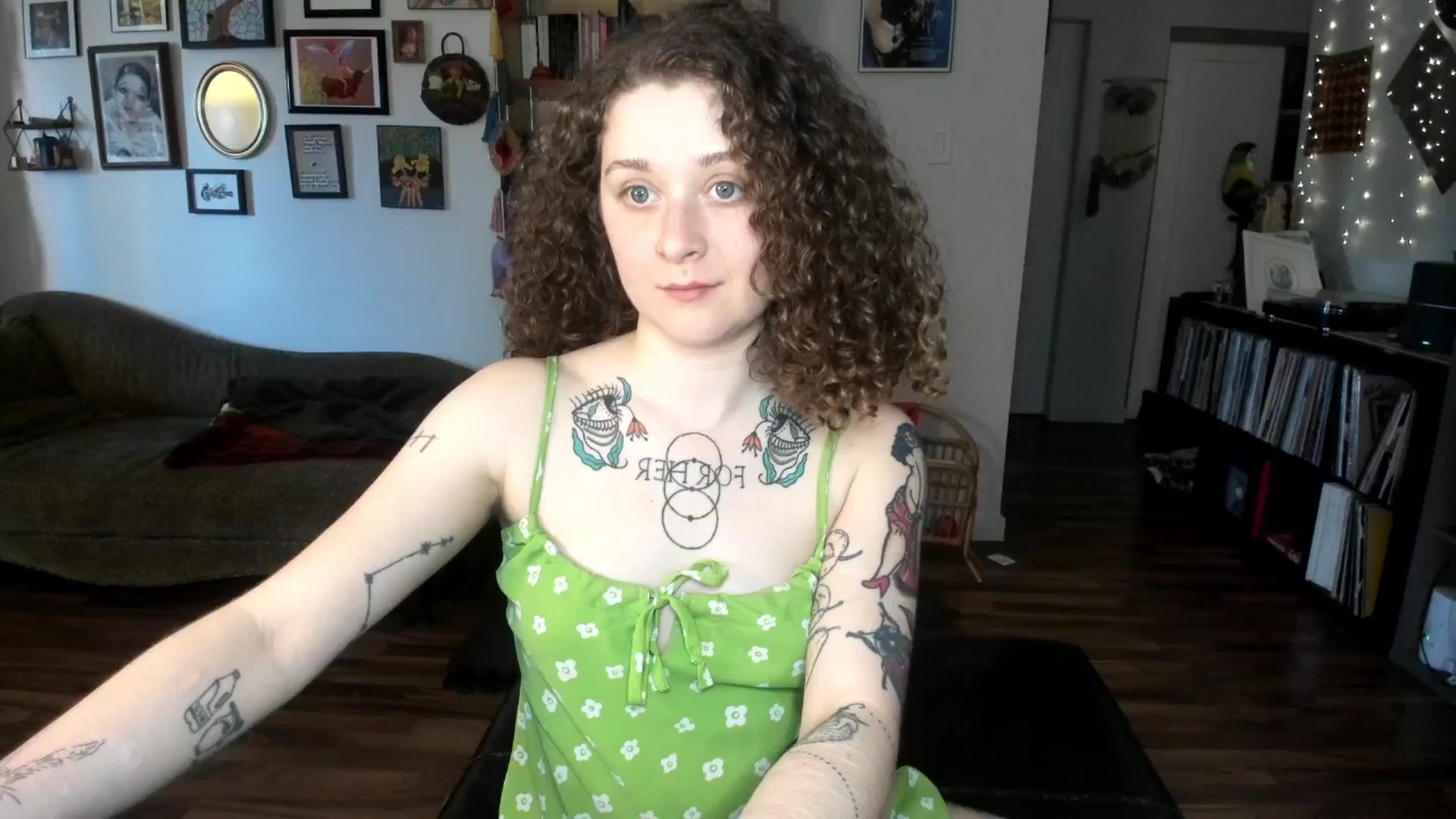 Gallery image thumbnail from PeachyQueen_'s myfreecams stream on, 02/27/2025, 20:15 image 14 of 20
