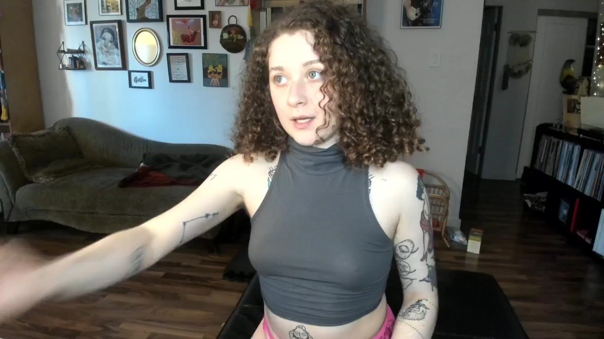 Gallery image thumbnail from PeachyQueen_'s myfreecams stream on, 02/27/2025, 20:15 image 3 of 20
