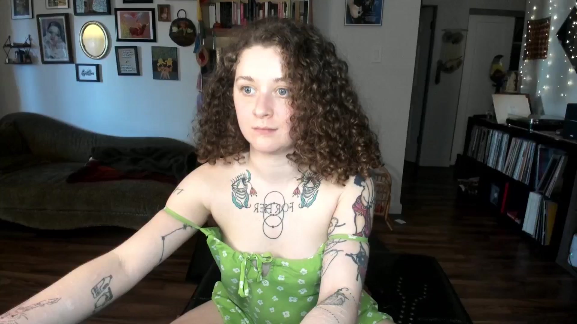Gallery image thumbnail from PeachyQueen_'s myfreecams stream on, 02/27/2025, 22:25 image 2 of 20