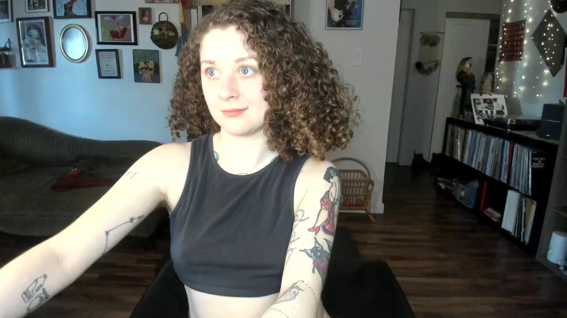 Gallery image thumbnail from PeachyQueen_'s myfreecams stream on, 03/03/2025, 21:48 image 12 of 20