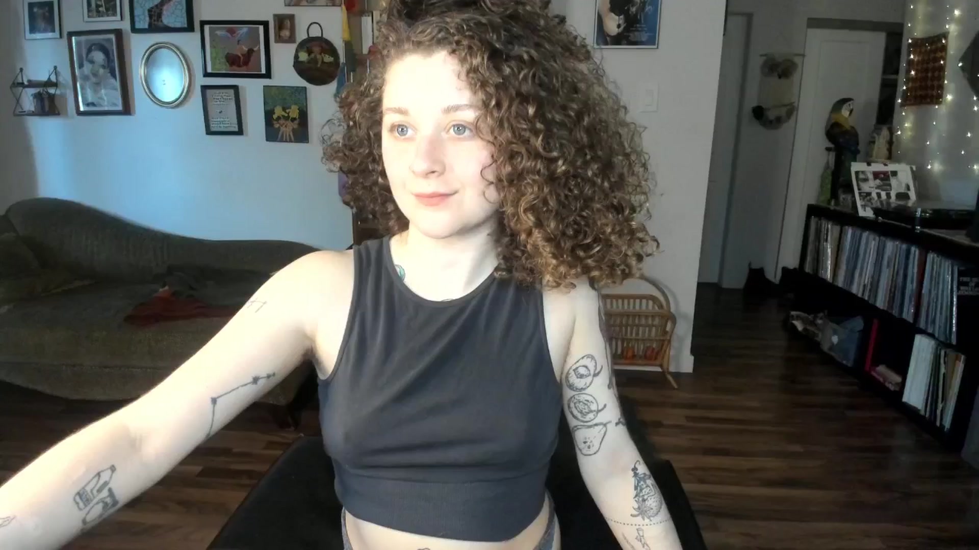 Gallery image thumbnail from PeachyQueen_'s myfreecams stream on, 03/03/2025, 21:48 image 3 of 20