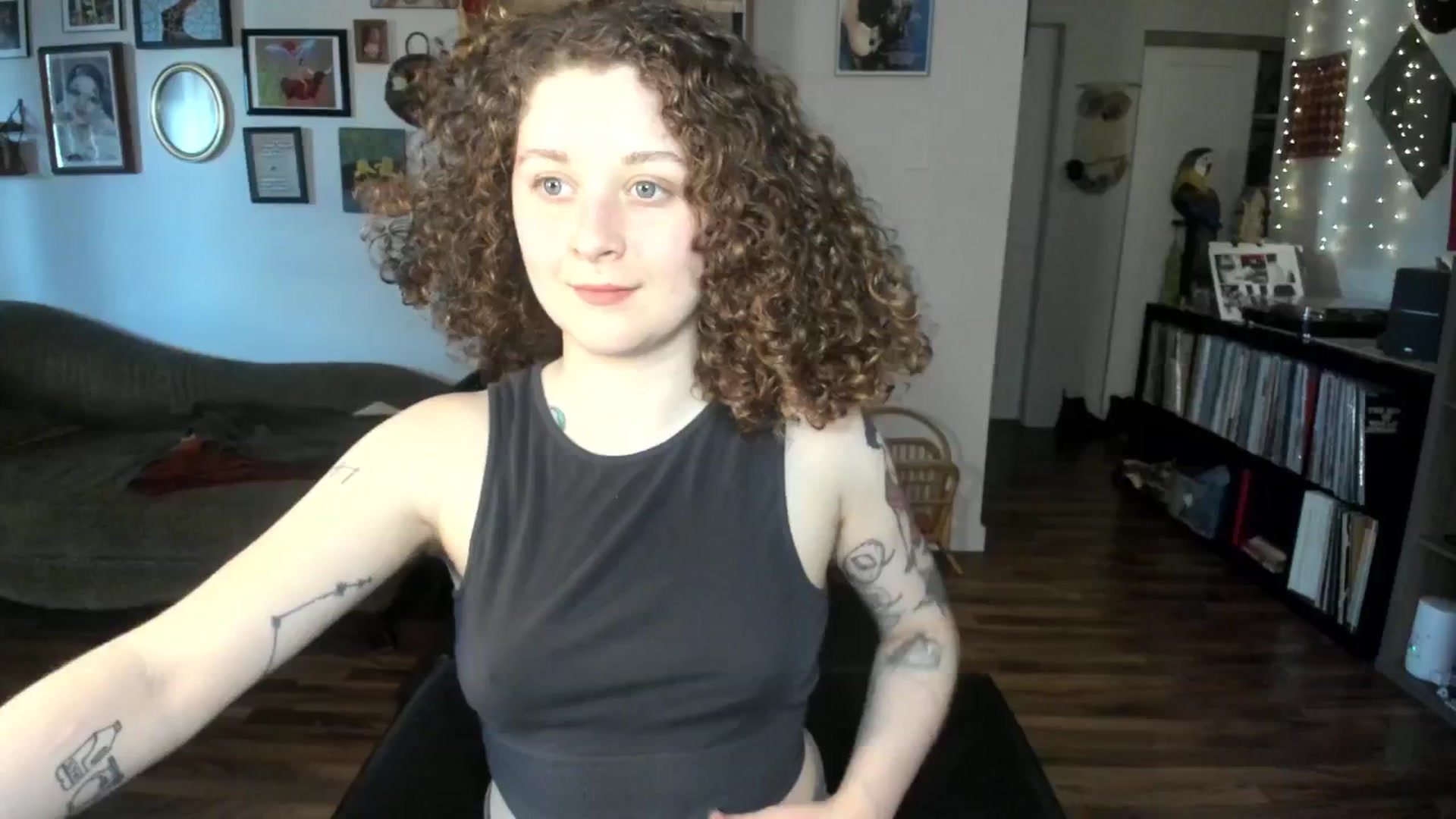 Gallery image thumbnail from PeachyQueen_'s myfreecams stream on, 03/03/2025, 21:48 image 11 of 20