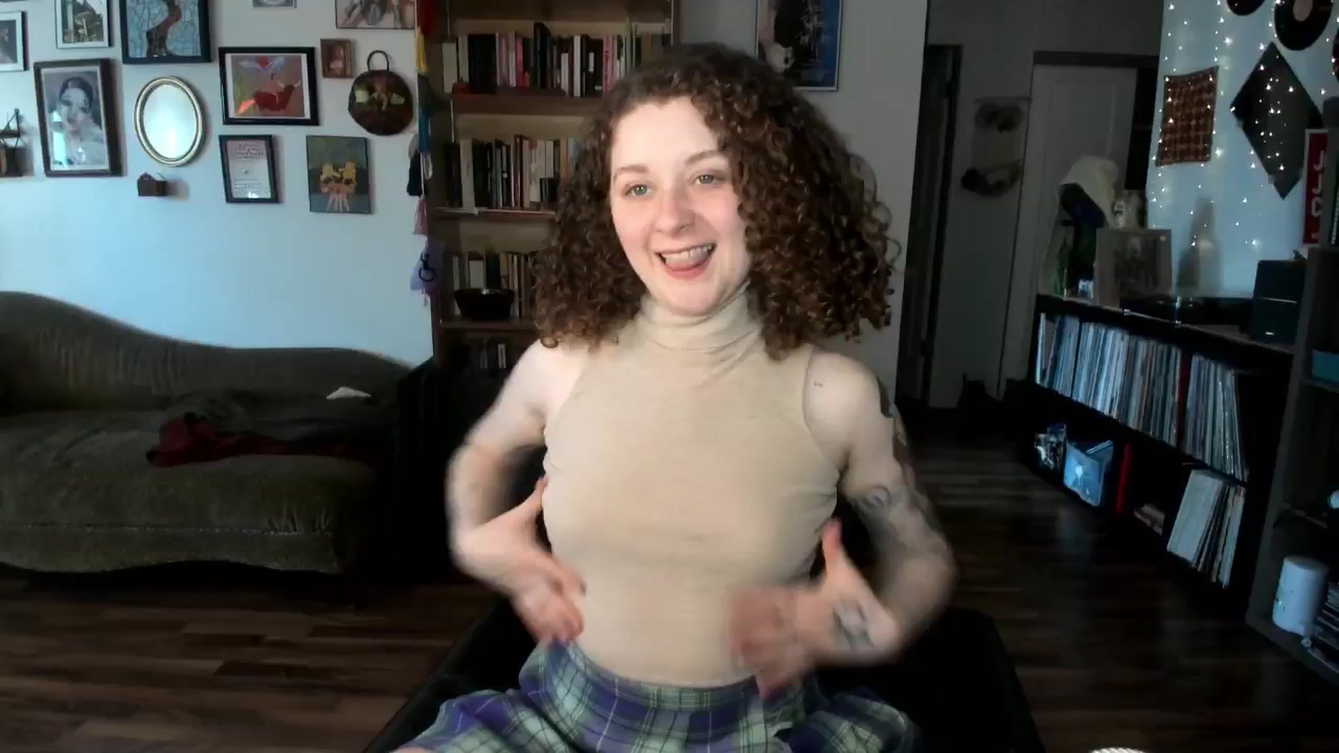 Gallery image thumbnail from PeachyQueen_'s myfreecams stream on, 03/05/2025, 17:40 image 13 of 20
