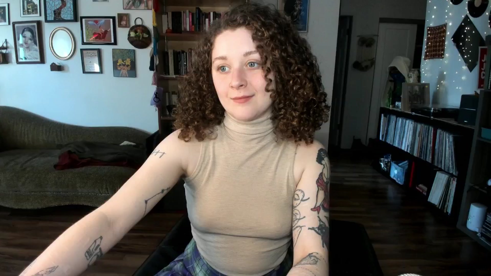 Gallery image thumbnail from PeachyQueen_'s myfreecams stream on, 03/05/2025, 17:40 image 7 of 20