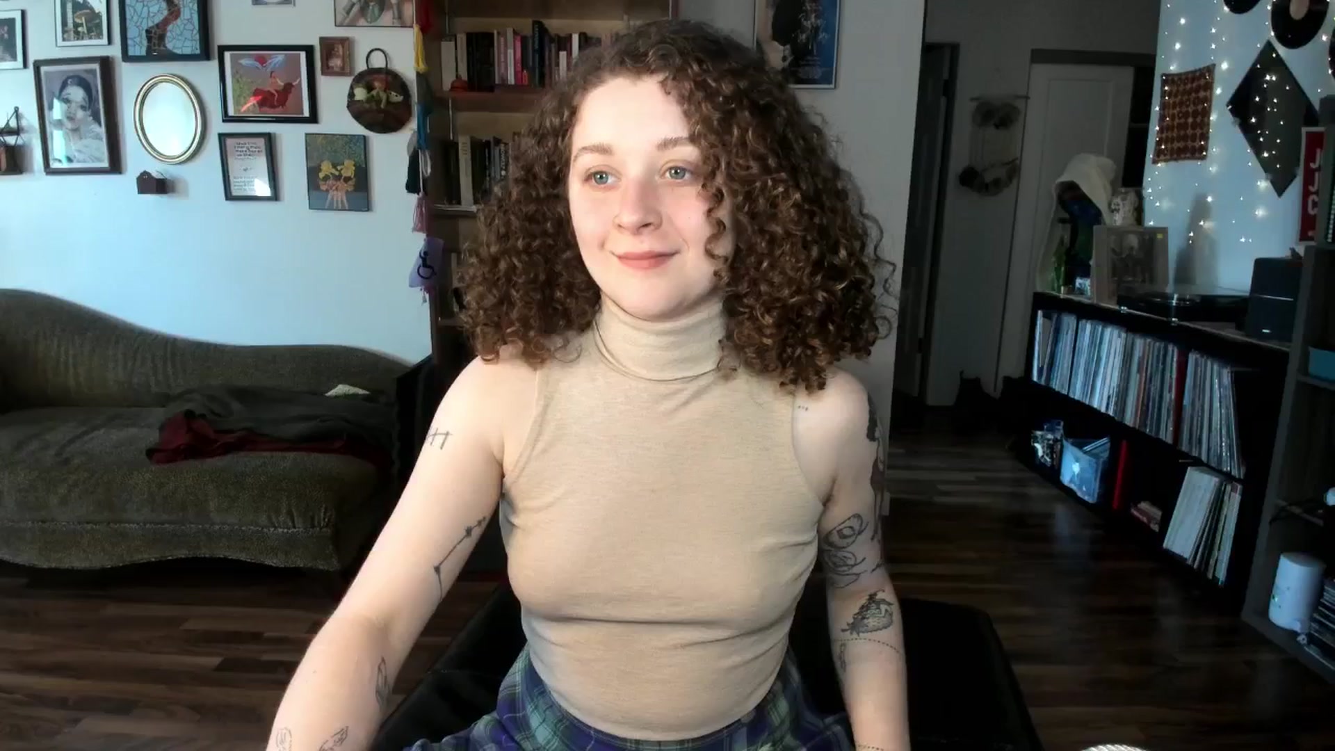 Gallery image thumbnail from PeachyQueen_'s myfreecams stream on, 03/05/2025, 17:40 image 9 of 20