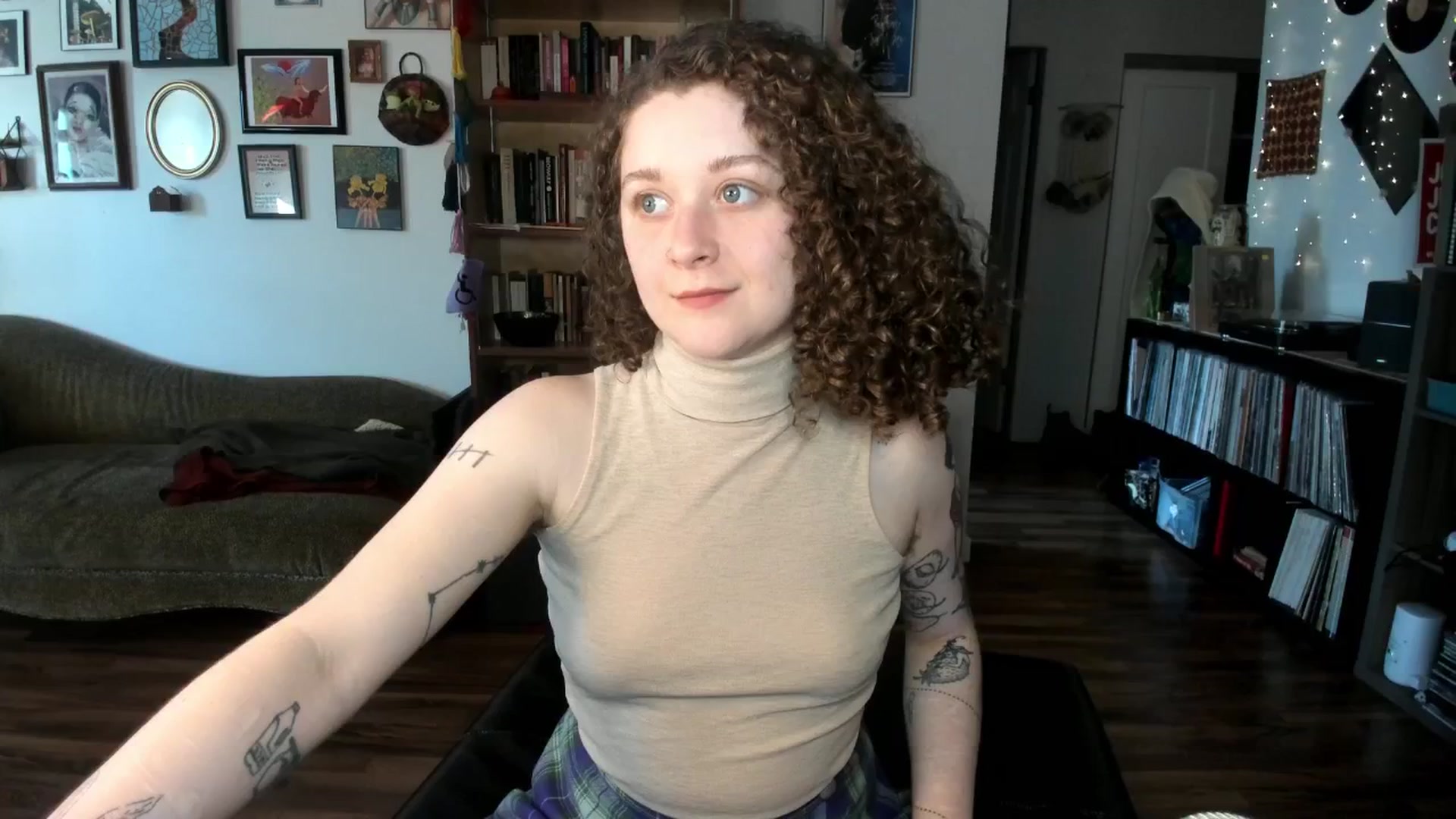 Gallery image thumbnail from PeachyQueen_'s myfreecams stream on, 03/05/2025, 17:40 image 10 of 20