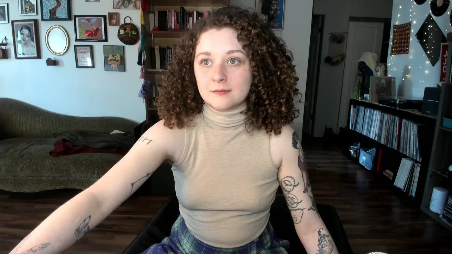 Gallery image thumbnail from PeachyQueen_'s myfreecams stream on, 03/05/2025, 17:40 image 6 of 20