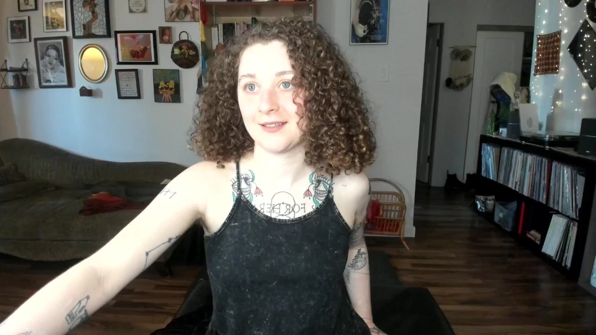 Gallery image thumbnail from PeachyQueen_'s myfreecams stream on, 03/06/2025, 22:34 image 1 of 20