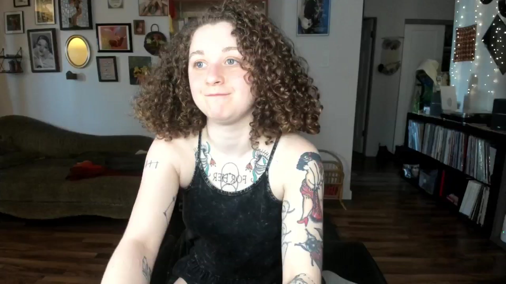 Gallery image thumbnail from PeachyQueen_'s myfreecams stream on, 03/06/2025, 22:34 image 5 of 20