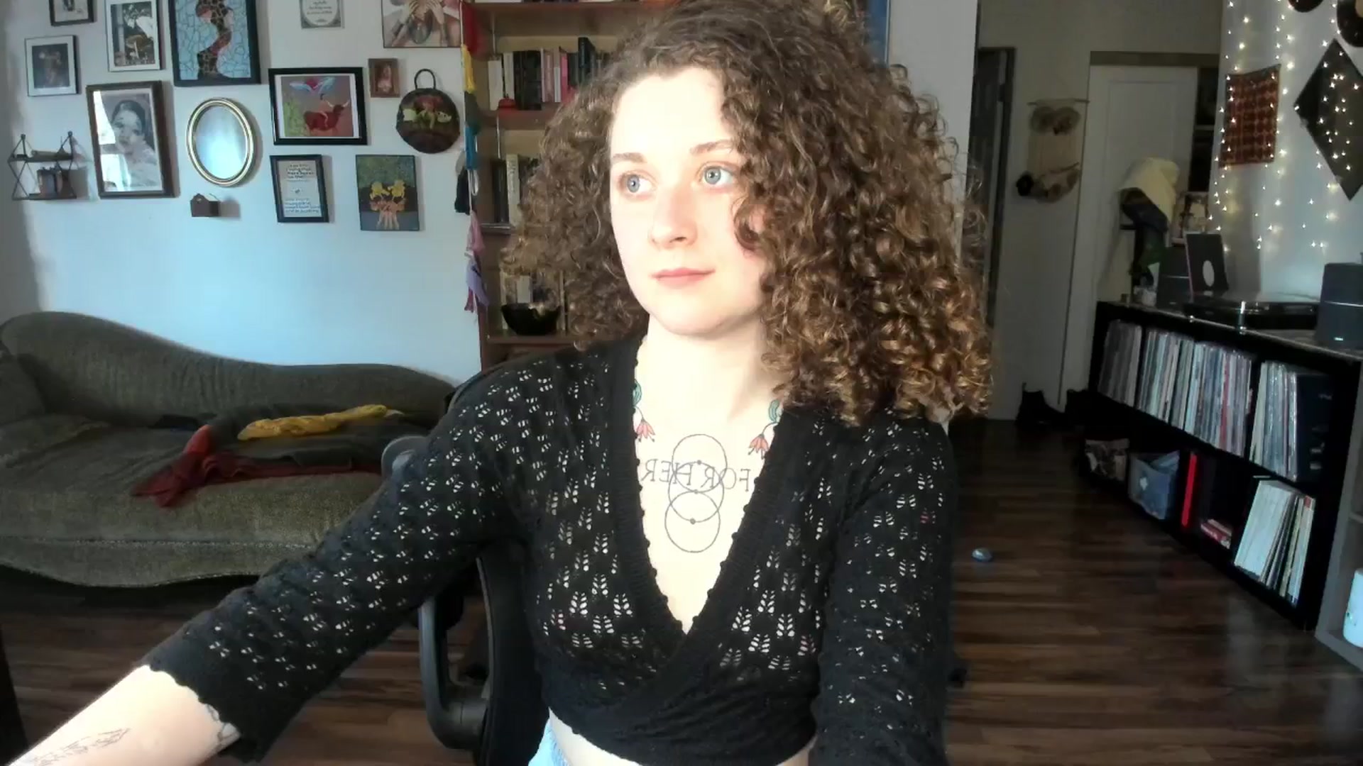 Gallery image thumbnail from PeachyQueen_'s myfreecams stream on, 03/07/2025, 21:08 image 12 of 20