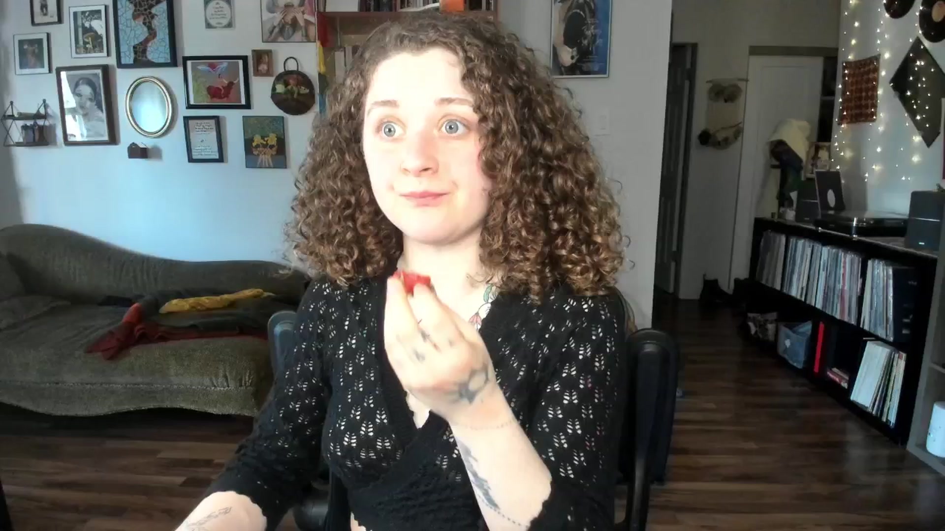 Gallery image thumbnail from PeachyQueen_'s myfreecams stream on, 03/07/2025, 21:08 image 7 of 20
