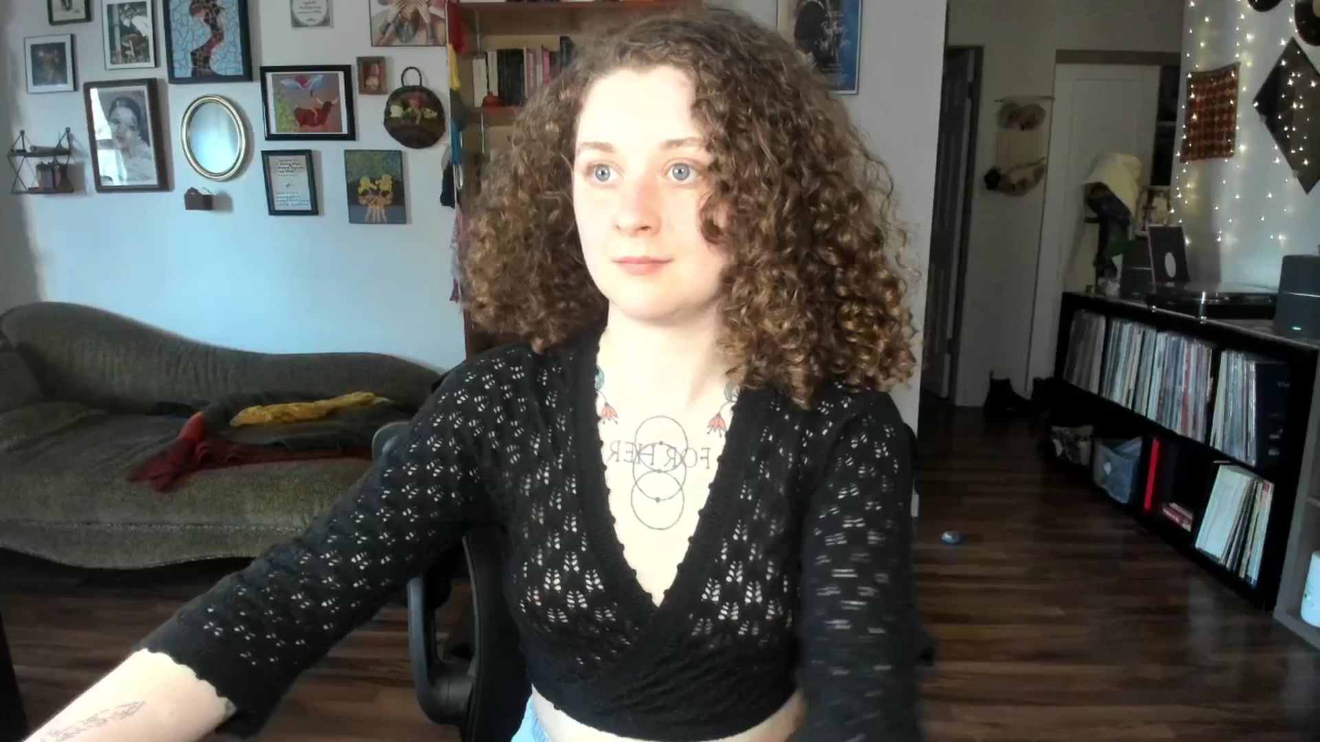 Gallery image thumbnail from PeachyQueen_'s myfreecams stream on, 03/07/2025, 21:08 image 13 of 20