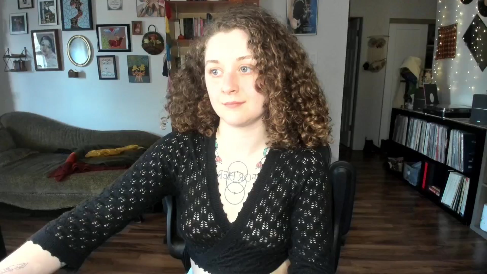 Gallery image thumbnail from PeachyQueen_'s myfreecams stream on, 03/07/2025, 21:08 image 17 of 20