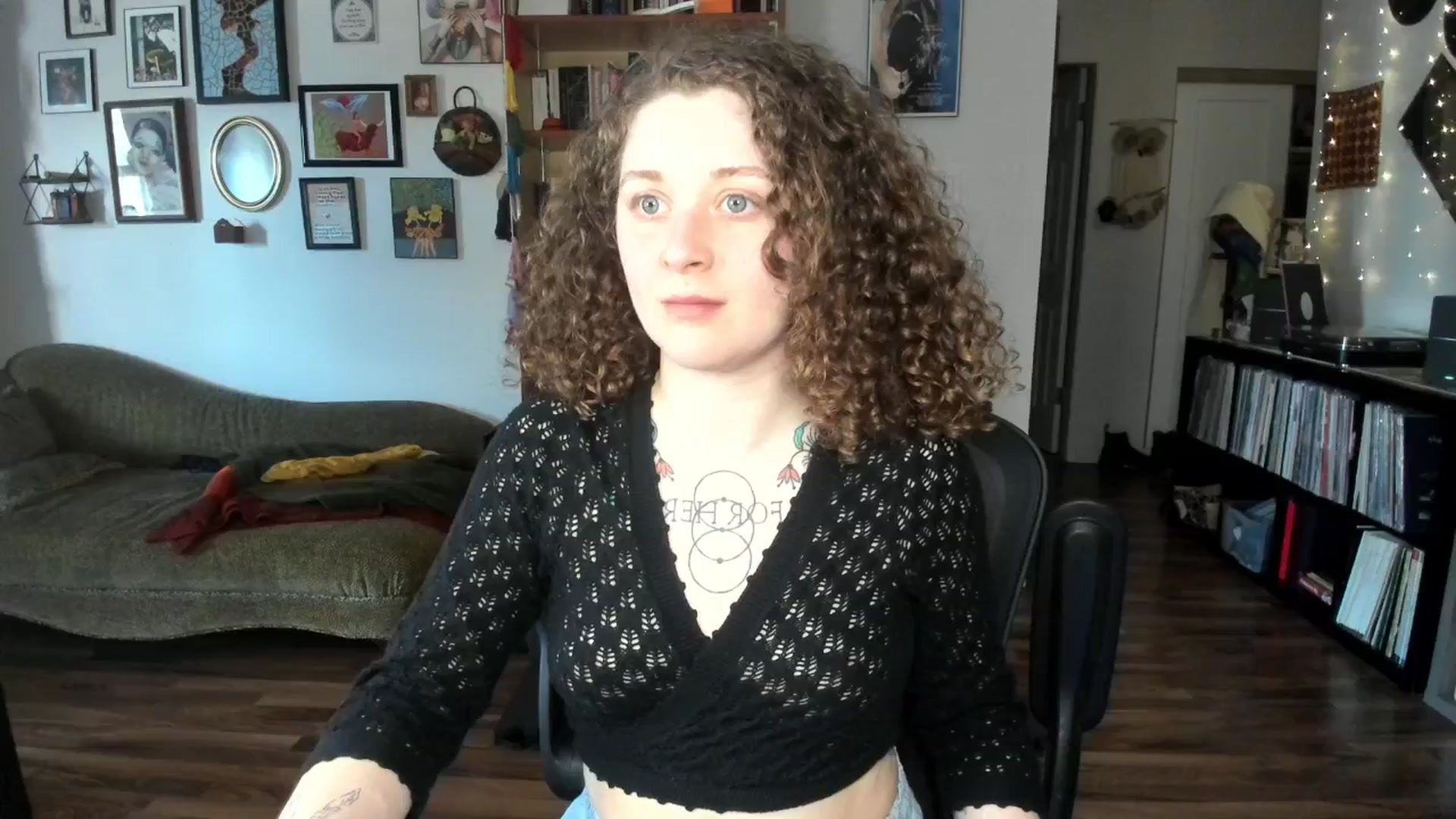 Gallery image thumbnail from PeachyQueen_'s myfreecams stream on, 03/07/2025, 21:08 image 3 of 20