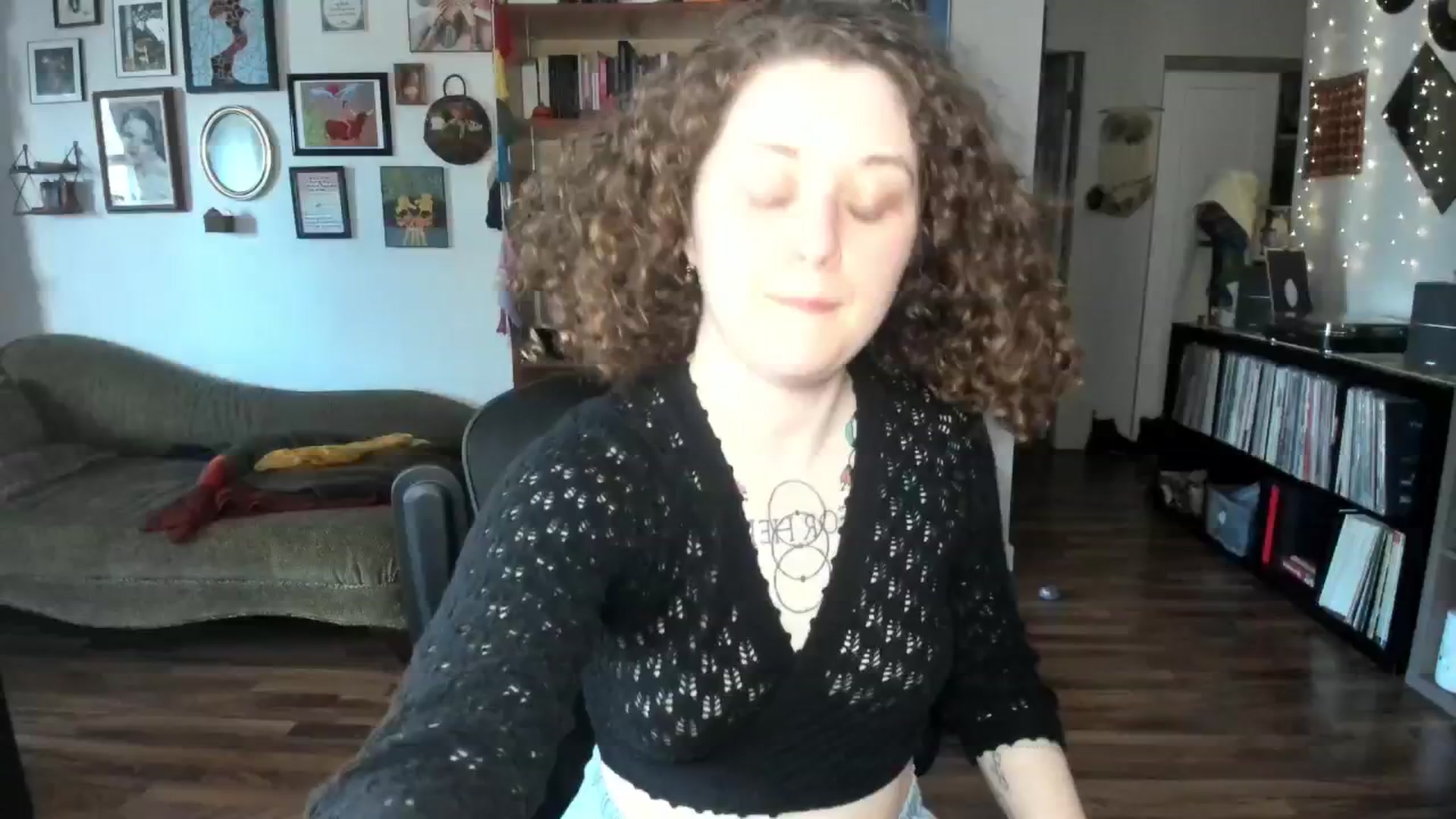 Gallery image thumbnail from PeachyQueen_'s myfreecams stream on, 03/07/2025, 21:08 image 10 of 20