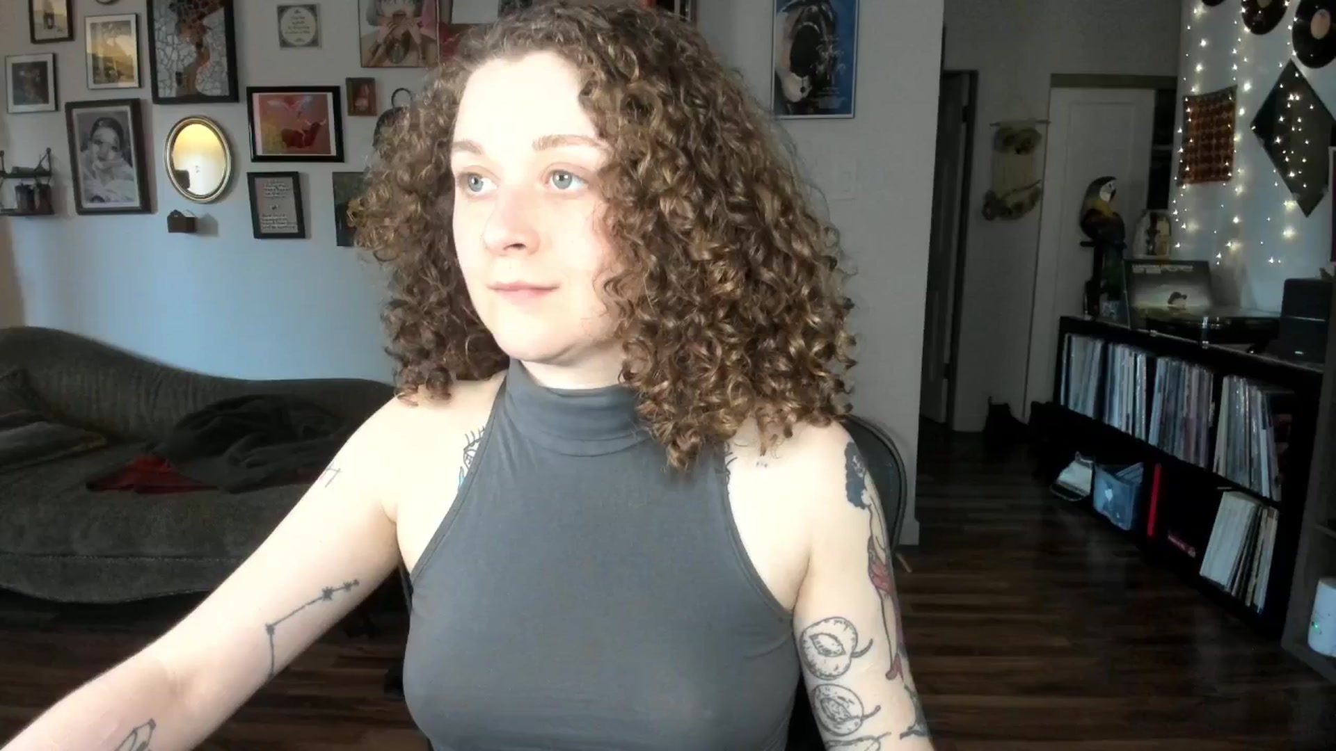Gallery image thumbnail from PeachyQueen_'s myfreecams stream on, 03/10/2025, 22:54 image 5 of 20