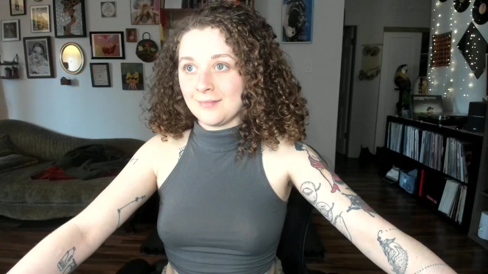 Gallery image thumbnail from PeachyQueen_'s myfreecams stream on, 03/10/2025, 22:54 image 9 of 20