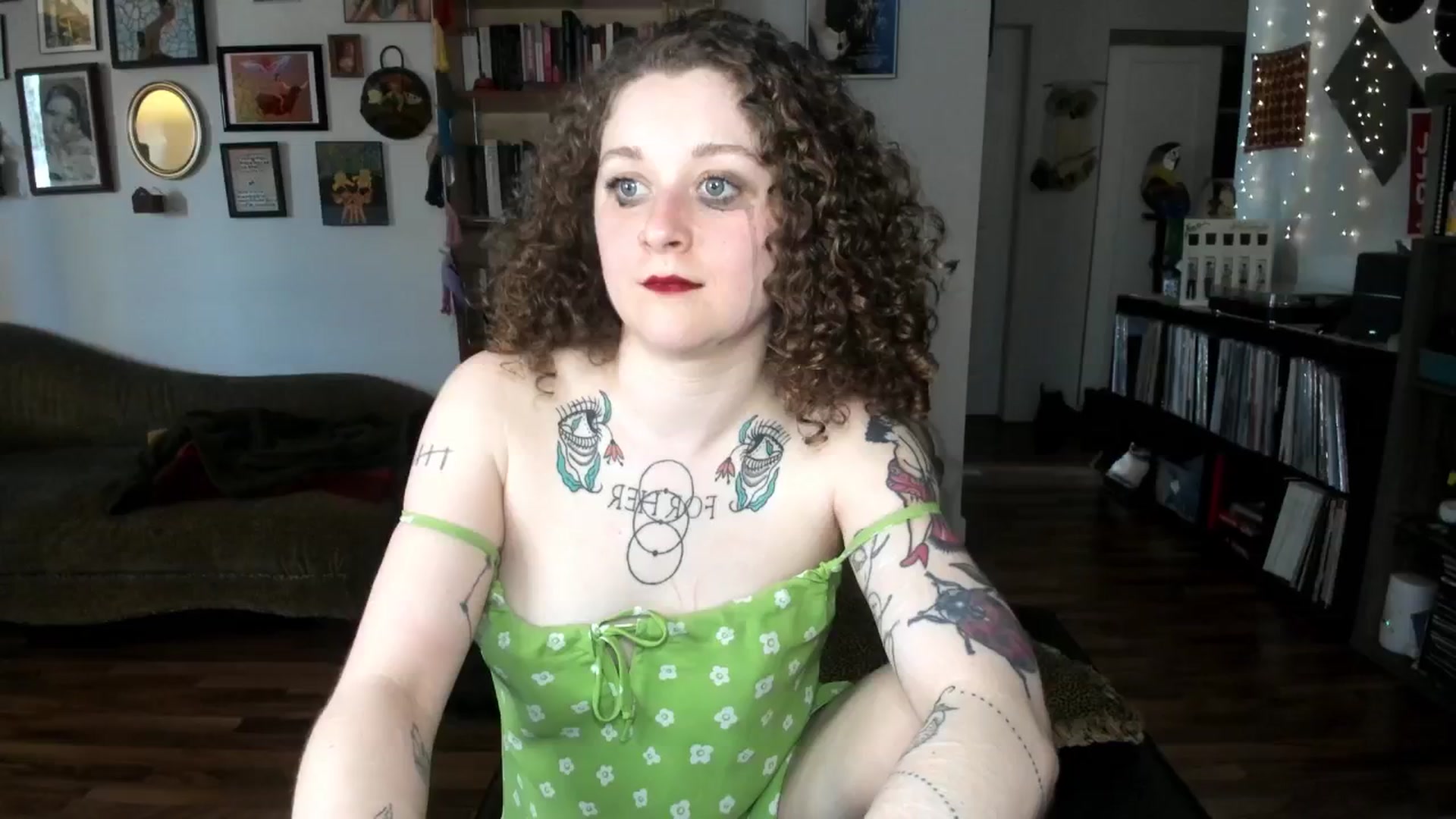 Gallery image thumbnail from PeachyQueen_'s myfreecams stream on, 03/11/2025, 20:41 image 16 of 20