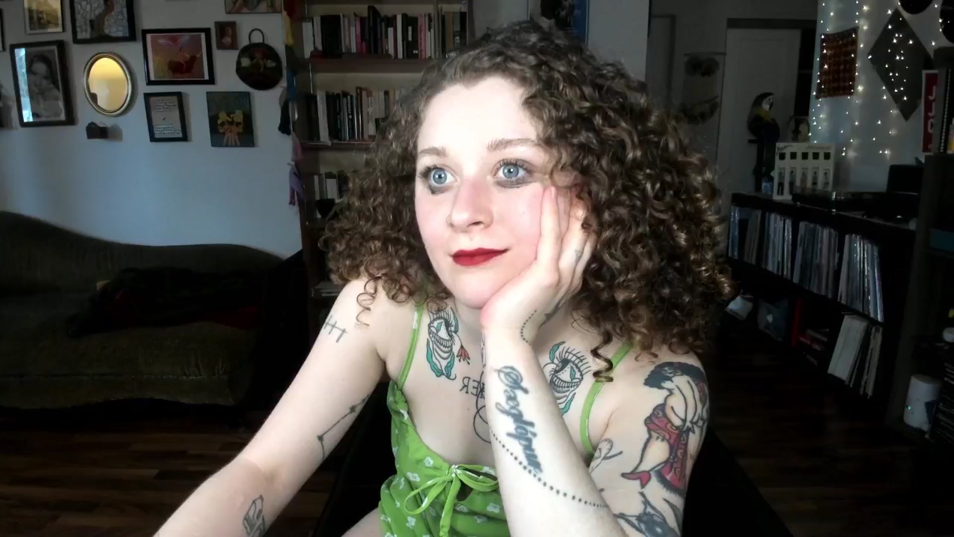 Gallery image thumbnail from PeachyQueen_'s myfreecams stream on, 03/11/2025, 20:41 image 8 of 20