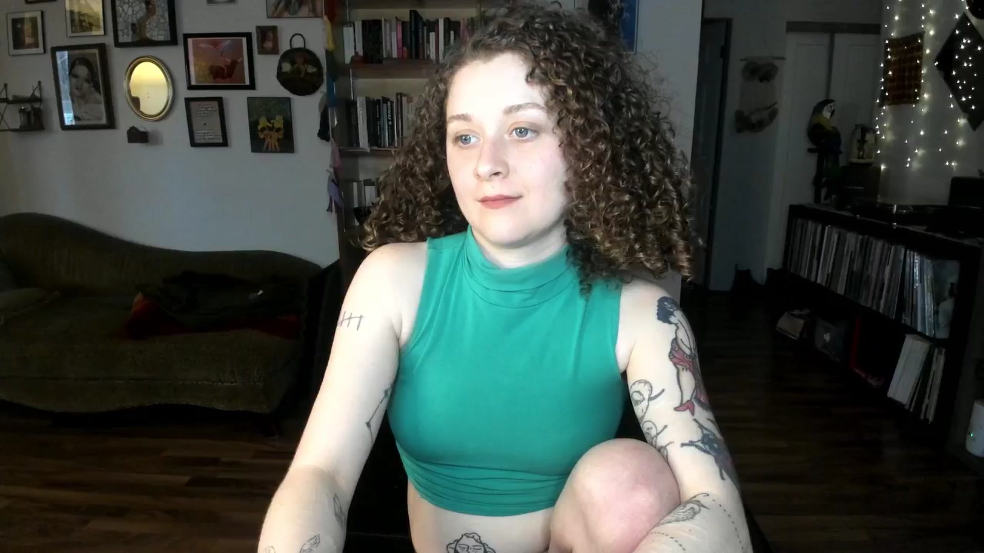 Gallery image thumbnail from PeachyQueen_'s myfreecams stream on, 03/12/2025, 17:46 image 16 of 20
