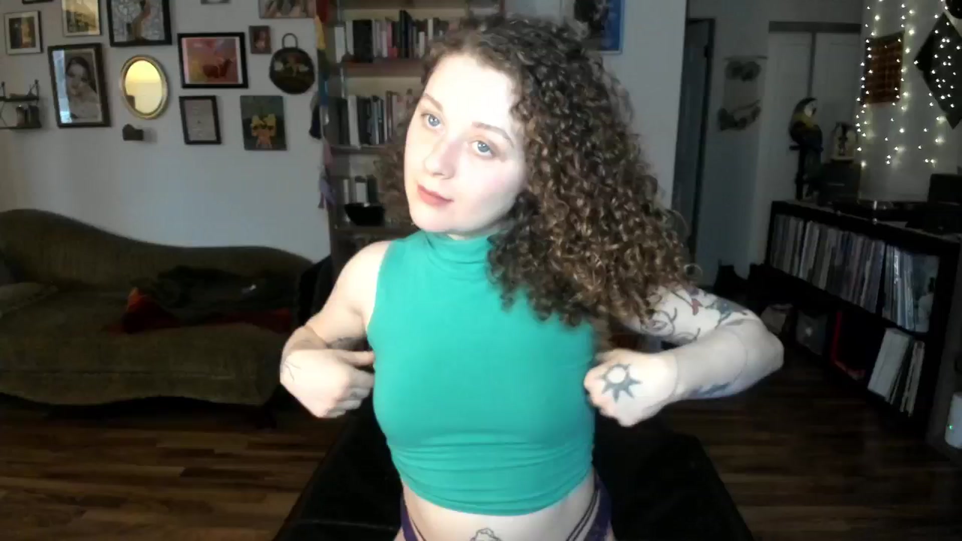 Gallery image thumbnail from PeachyQueen_'s myfreecams stream on, 03/12/2025, 17:46 image 13 of 20