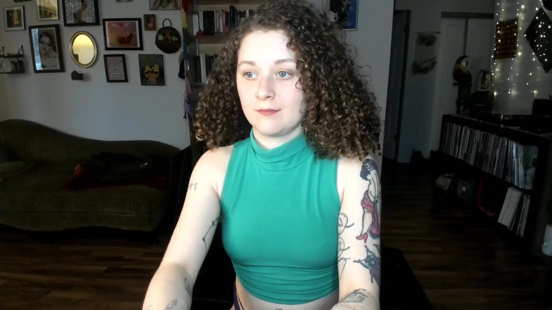Gallery image thumbnail from PeachyQueen_'s myfreecams stream on, 03/12/2025, 17:46 image 15 of 20