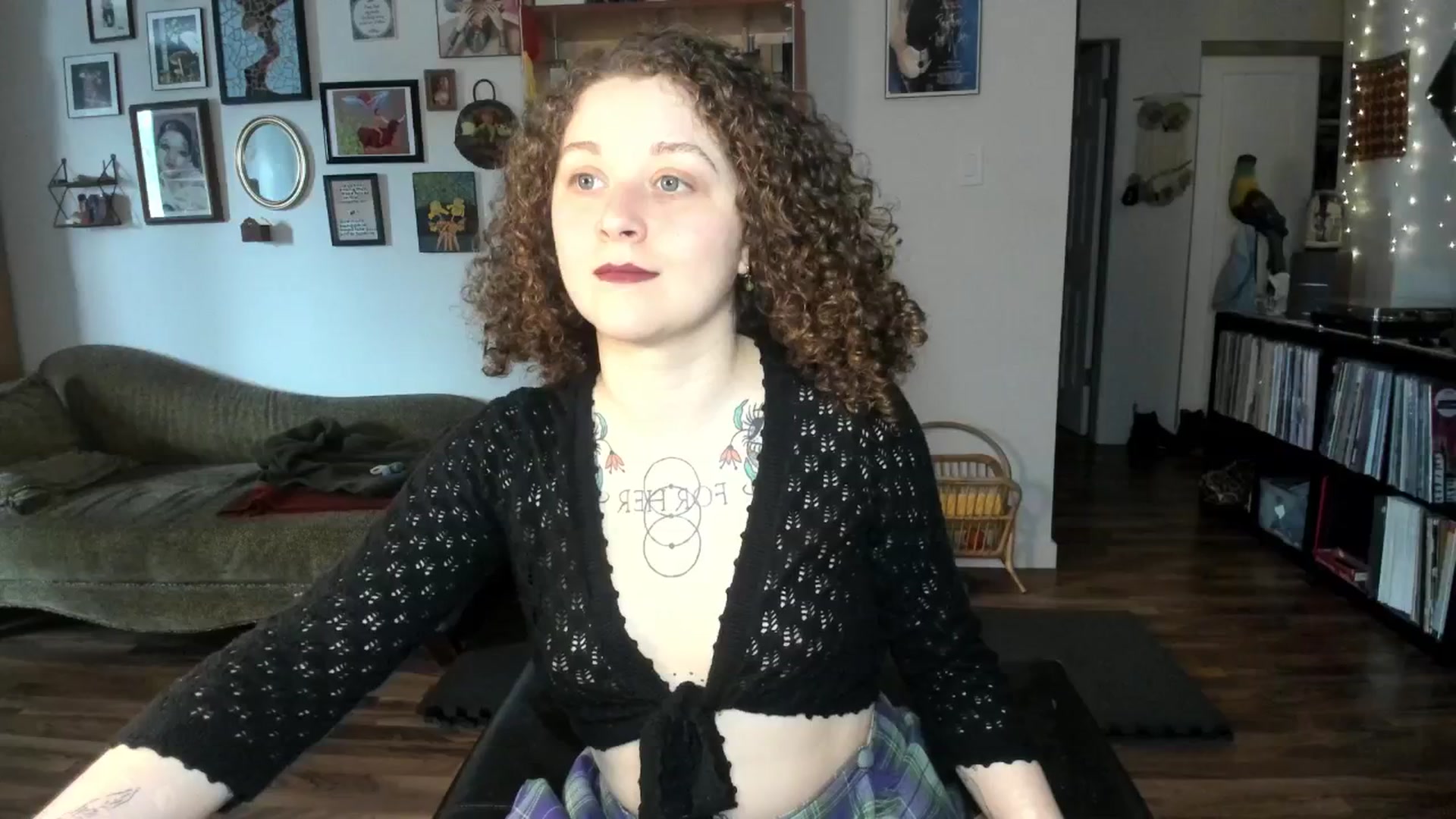 Gallery image thumbnail from PeachyQueen_'s myfreecams stream on, 03/17/2025, 18:14 image 16 of 20