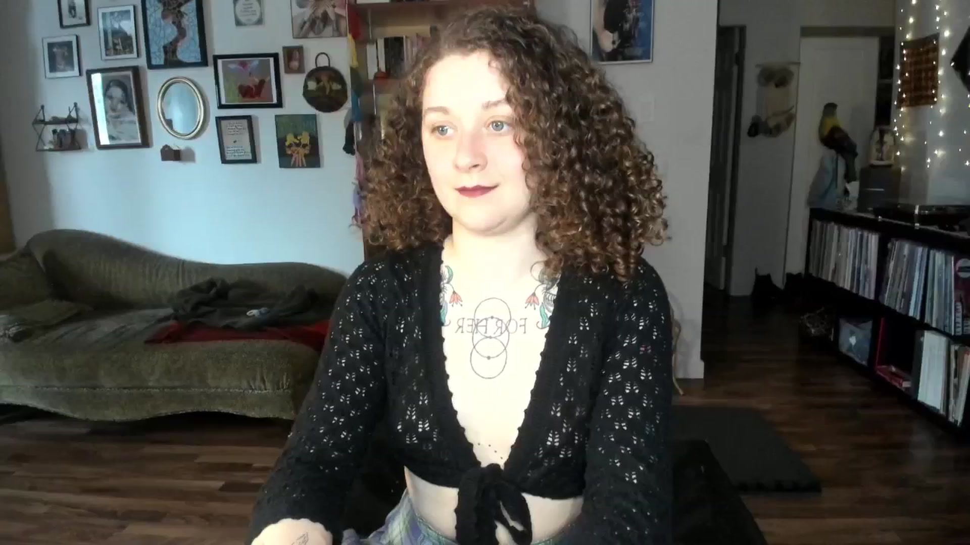 Gallery image thumbnail from PeachyQueen_'s myfreecams stream on, 03/17/2025, 18:14 image 13 of 20