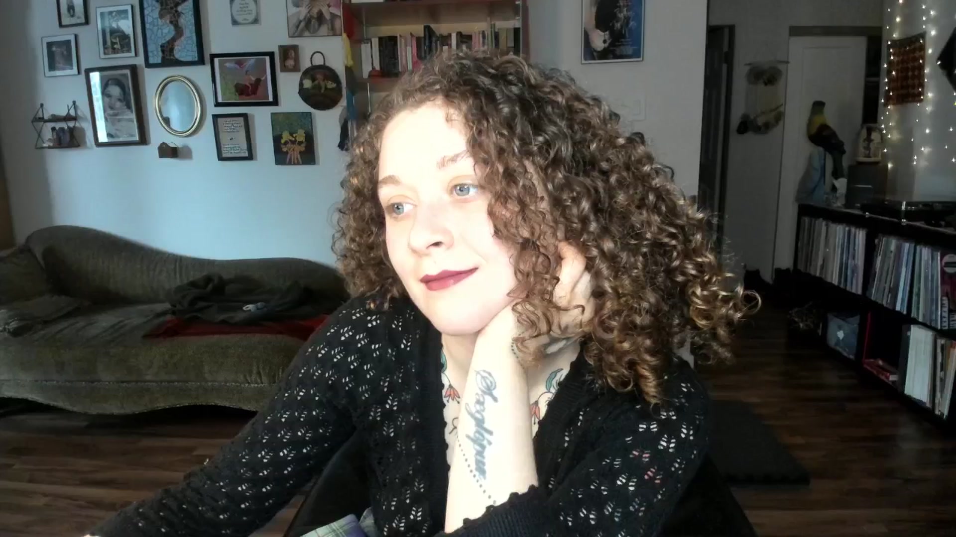 Gallery image thumbnail from PeachyQueen_'s myfreecams stream on, 03/17/2025, 18:14 image 11 of 20