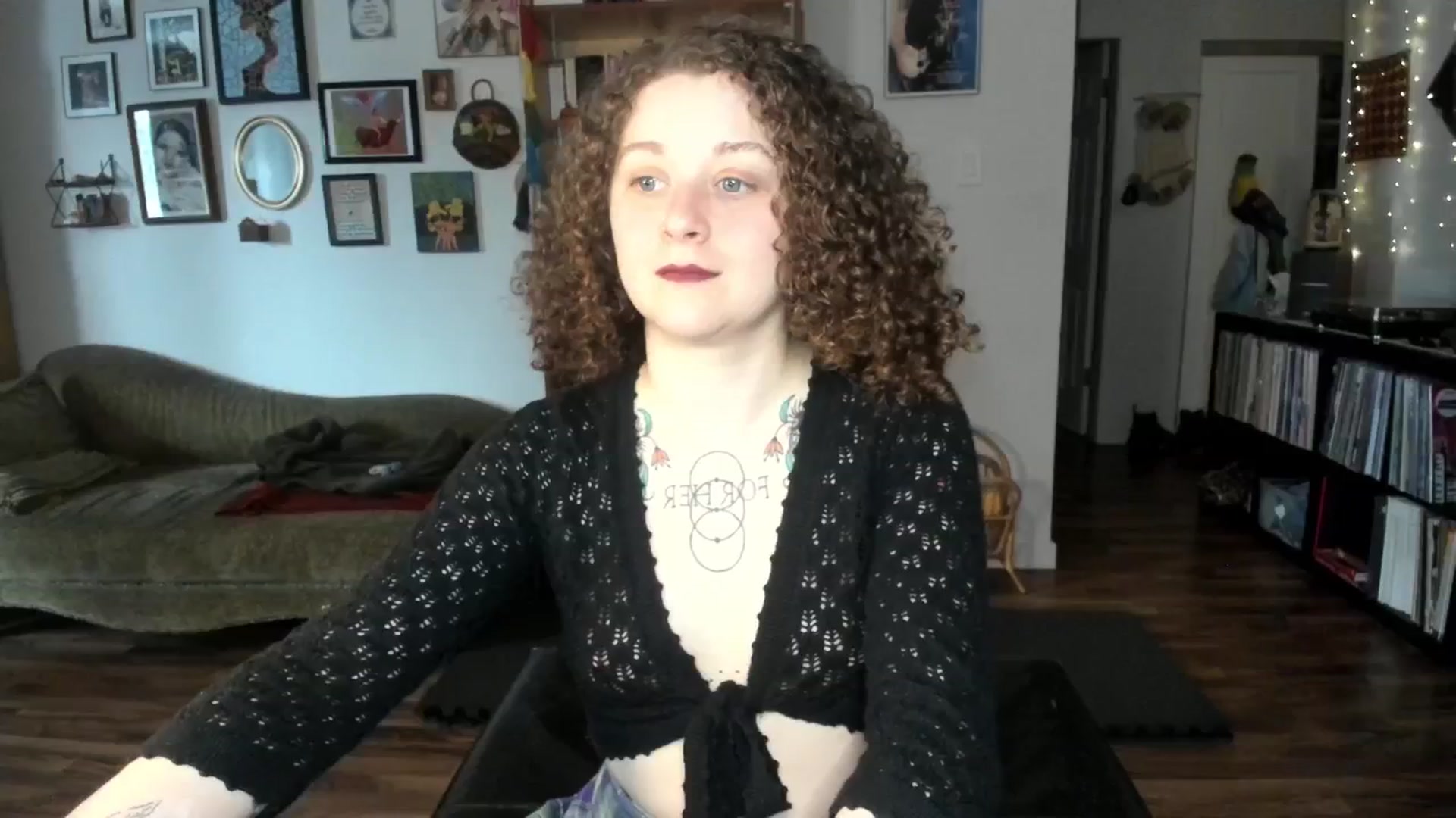 Gallery image thumbnail from PeachyQueen_'s myfreecams stream on, 03/17/2025, 18:14 image 17 of 20