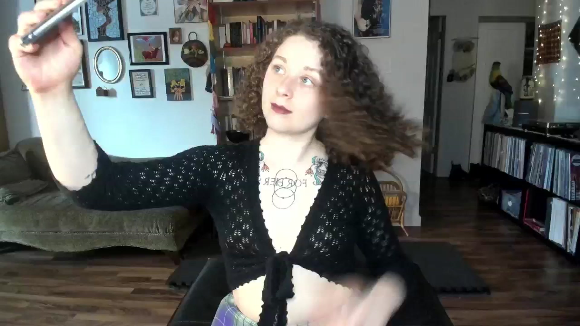 Gallery image thumbnail from PeachyQueen_'s myfreecams stream on, 03/17/2025, 19:17 image 13 of 20