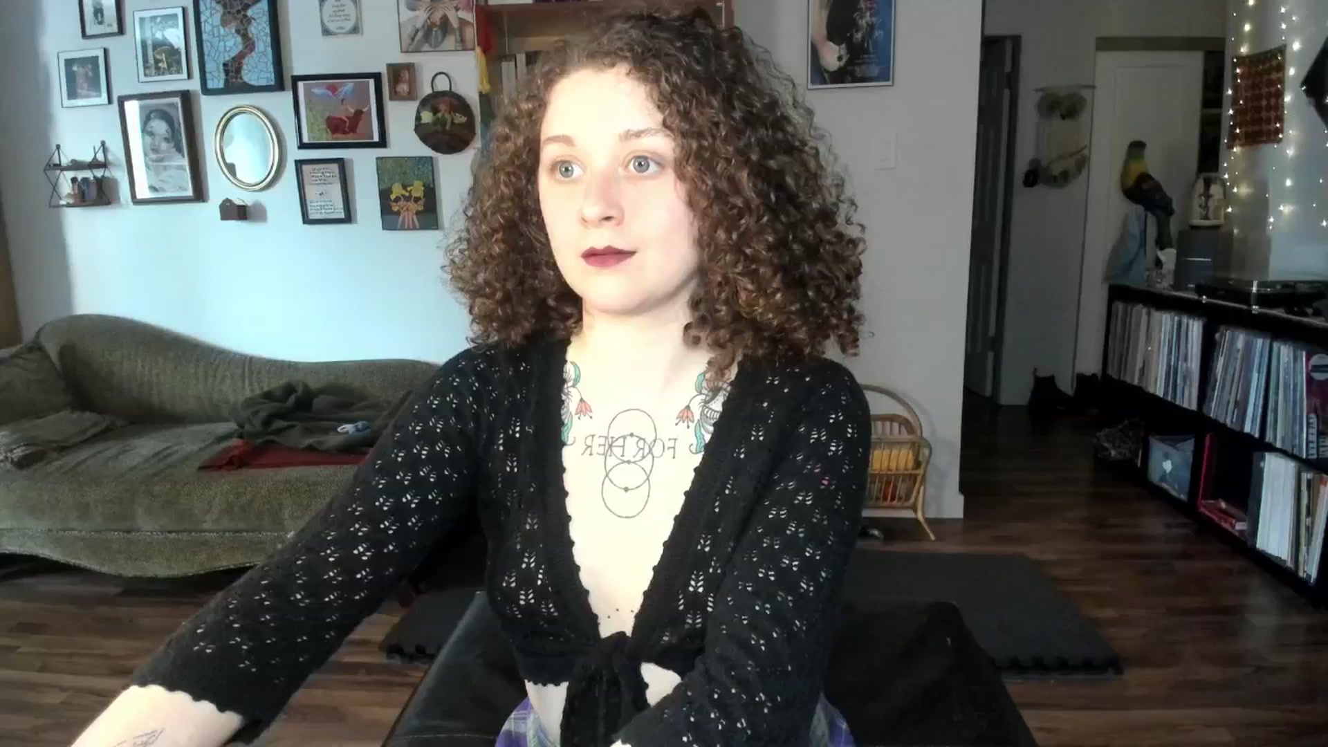 Gallery image thumbnail from PeachyQueen_'s myfreecams stream on, 03/17/2025, 19:17 image 20 of 20