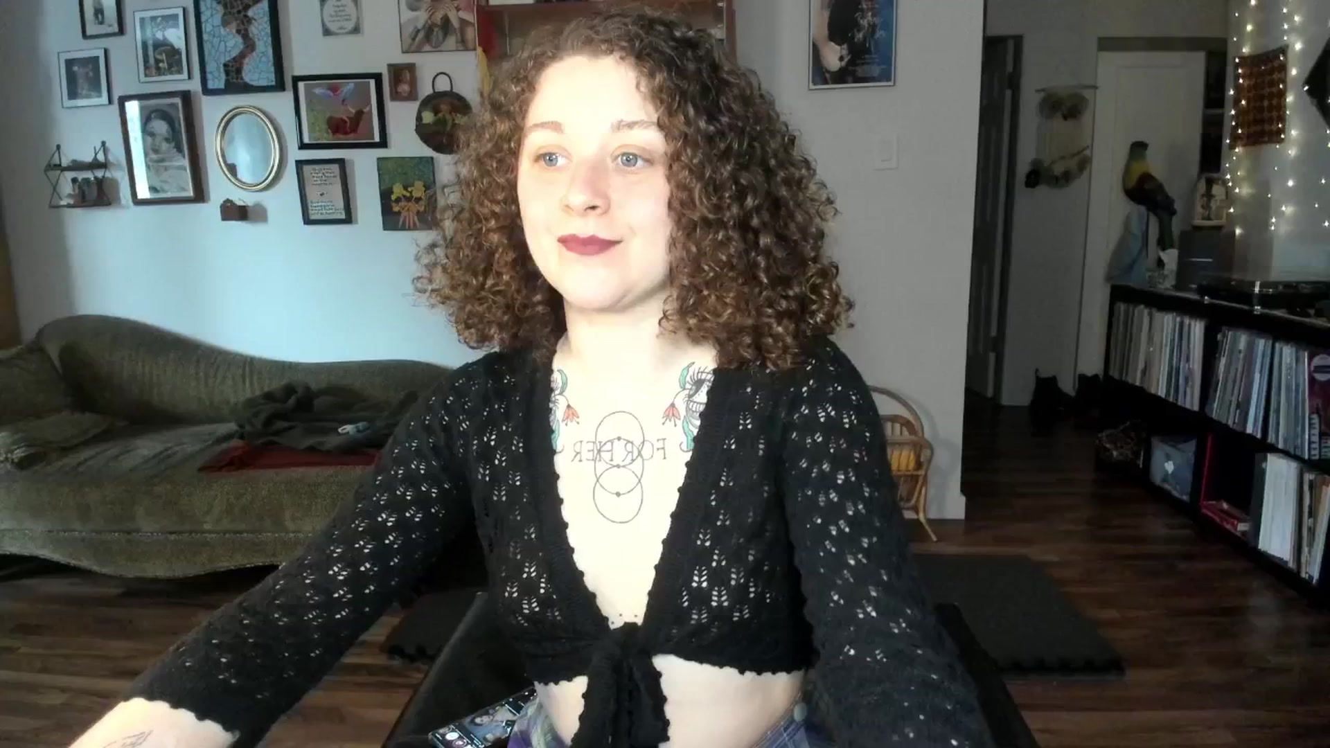 Gallery image thumbnail from PeachyQueen_'s myfreecams stream on, 03/17/2025, 19:17 image 2 of 20