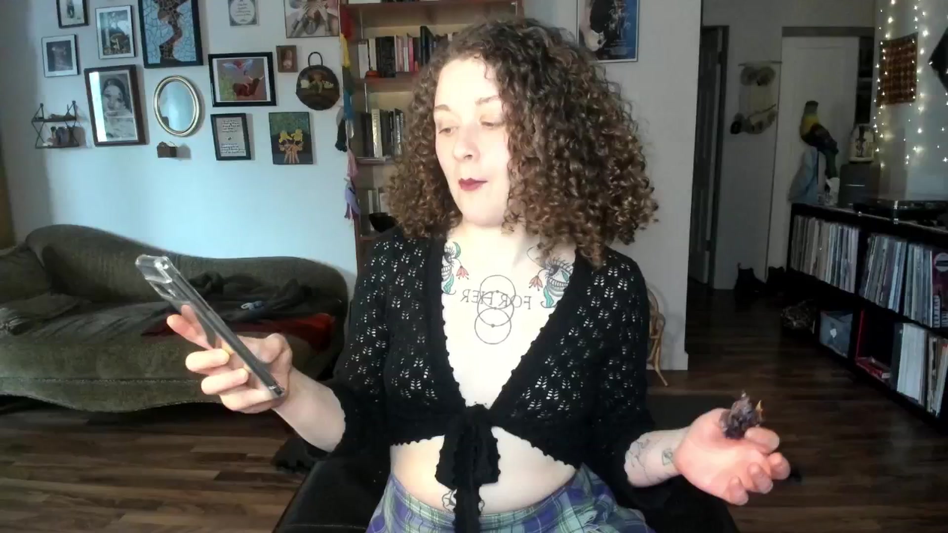Gallery image thumbnail from PeachyQueen_'s myfreecams stream on, 03/17/2025, 19:17 image 1 of 20