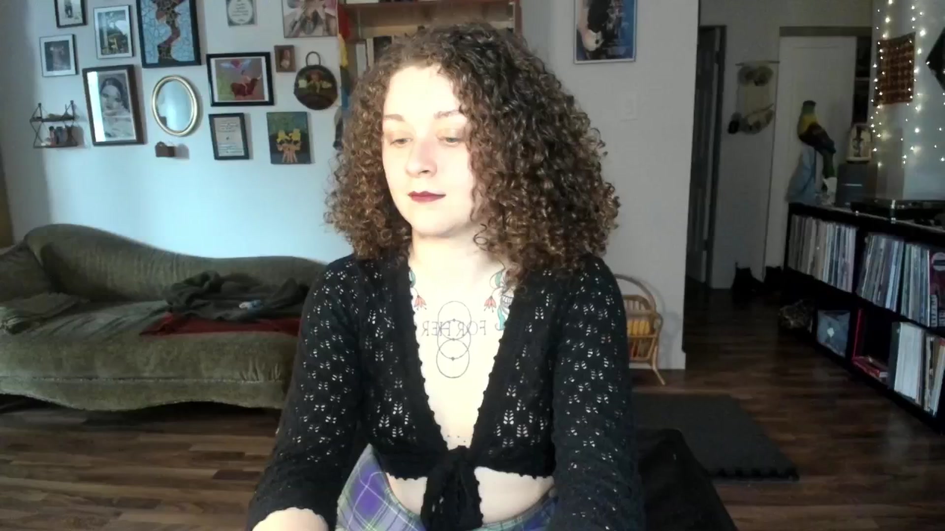 Gallery image thumbnail from PeachyQueen_'s myfreecams stream on, 03/17/2025, 19:17 image 7 of 20