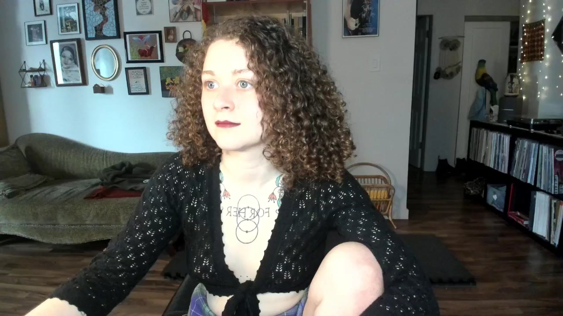Gallery image thumbnail from PeachyQueen_'s myfreecams stream on, 03/17/2025, 19:17 image 10 of 20