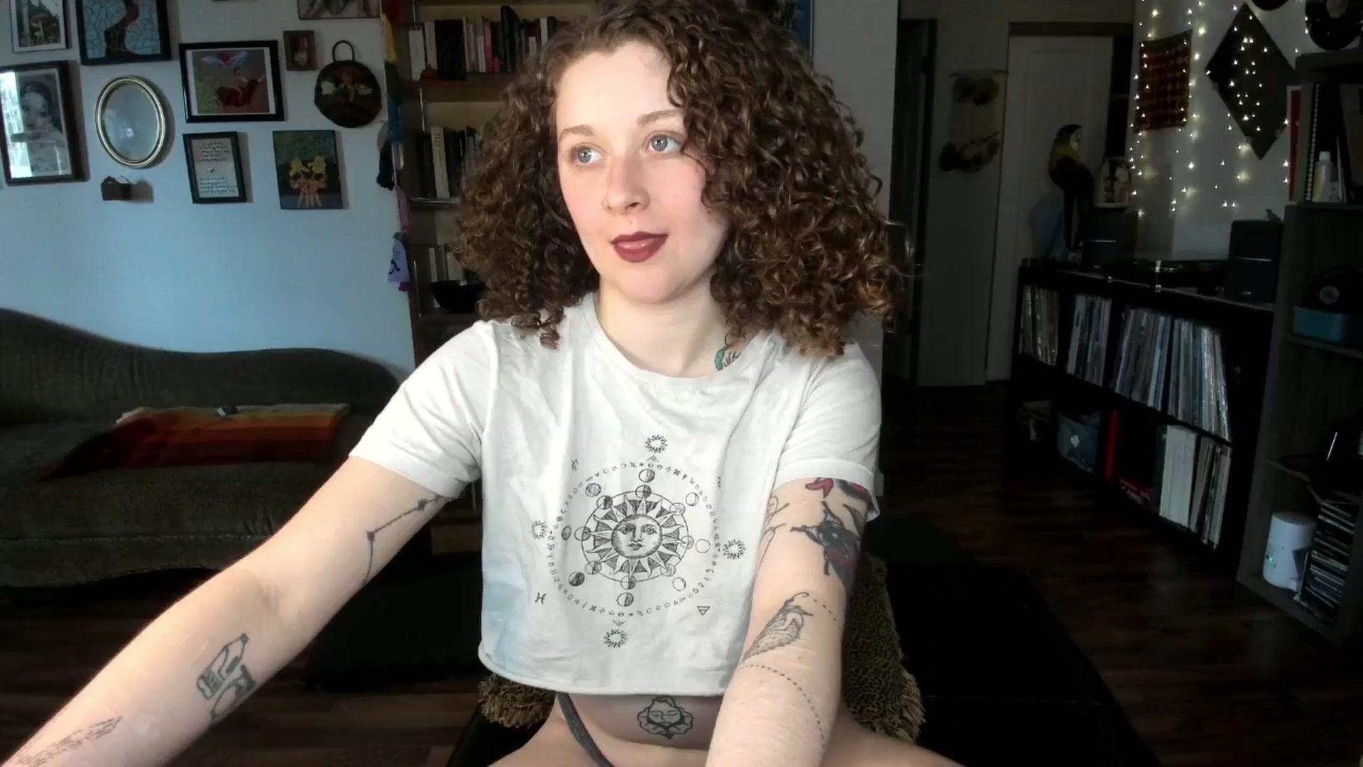 Gallery image thumbnail from PeachyQueen_'s myfreecams stream on, 03/21/2025, 20:37 image 7 of 20