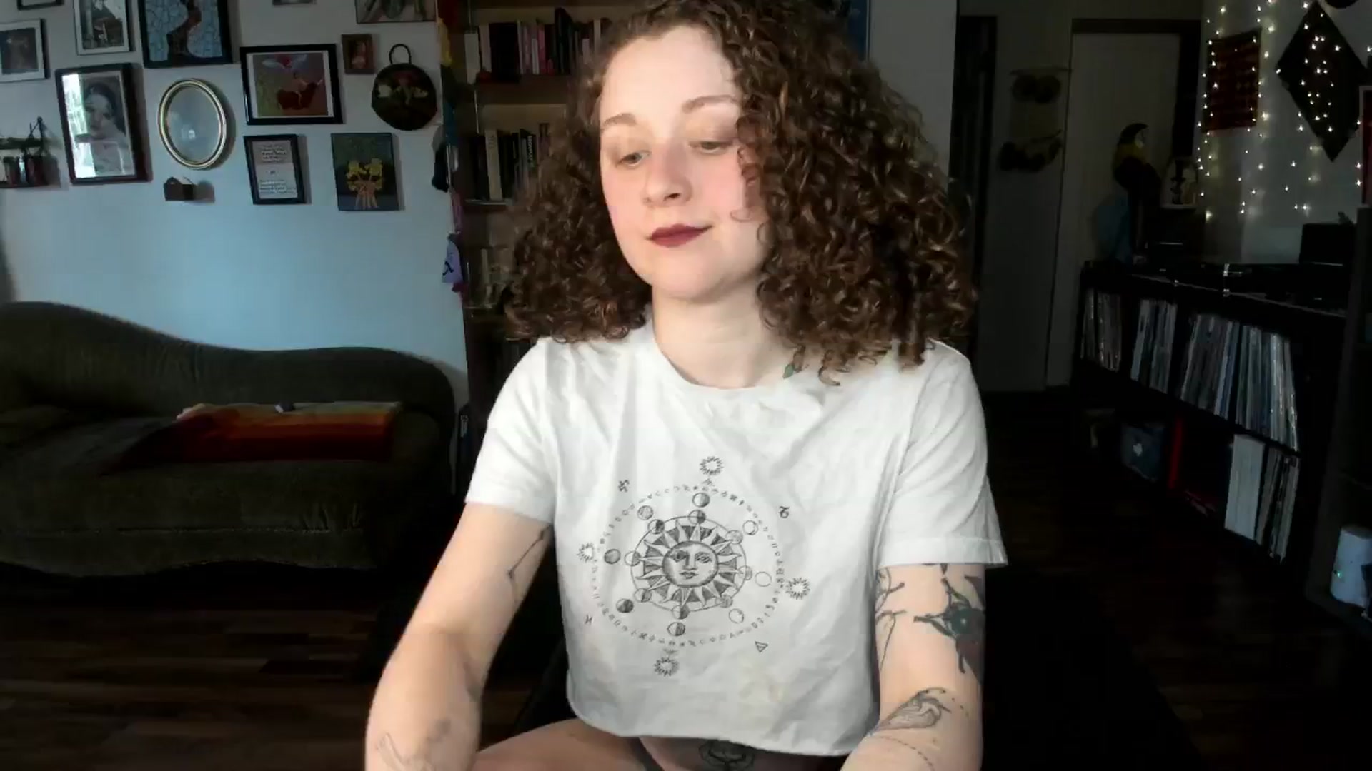 Gallery image thumbnail from PeachyQueen_'s myfreecams stream on, 03/21/2025, 20:37 image 4 of 20