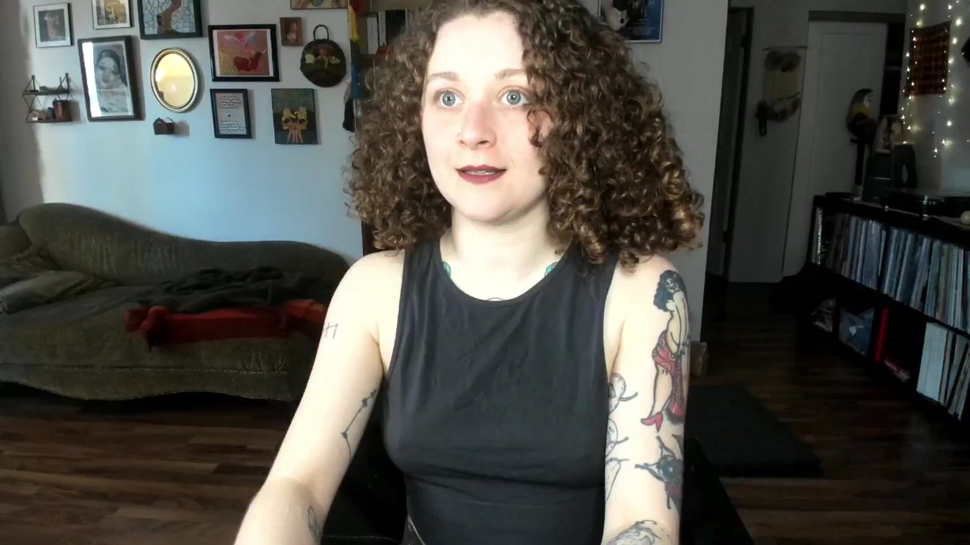 Gallery image thumbnail from PeachyQueen_'s myfreecams stream on, 04/02/2025, 19:57 image 2 of 20