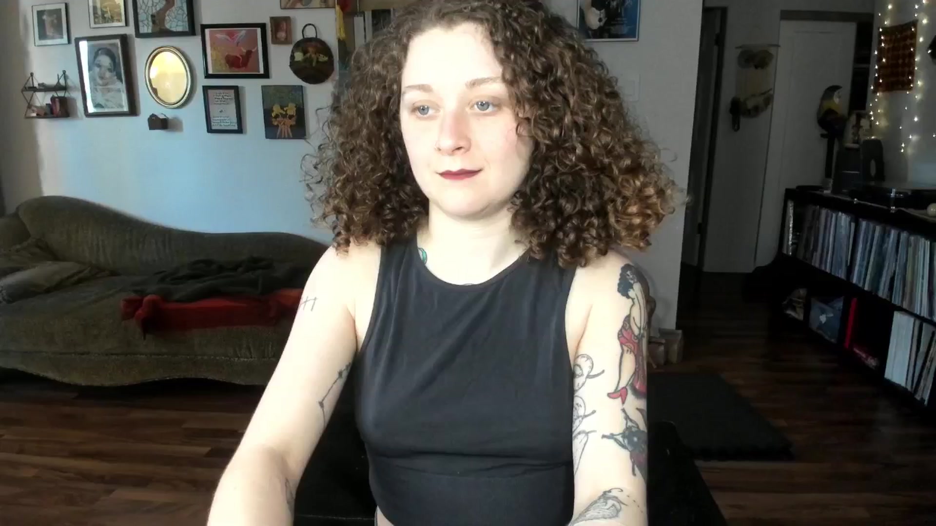 Gallery image thumbnail from PeachyQueen_'s myfreecams stream on, 04/02/2025, 19:57 image 8 of 20