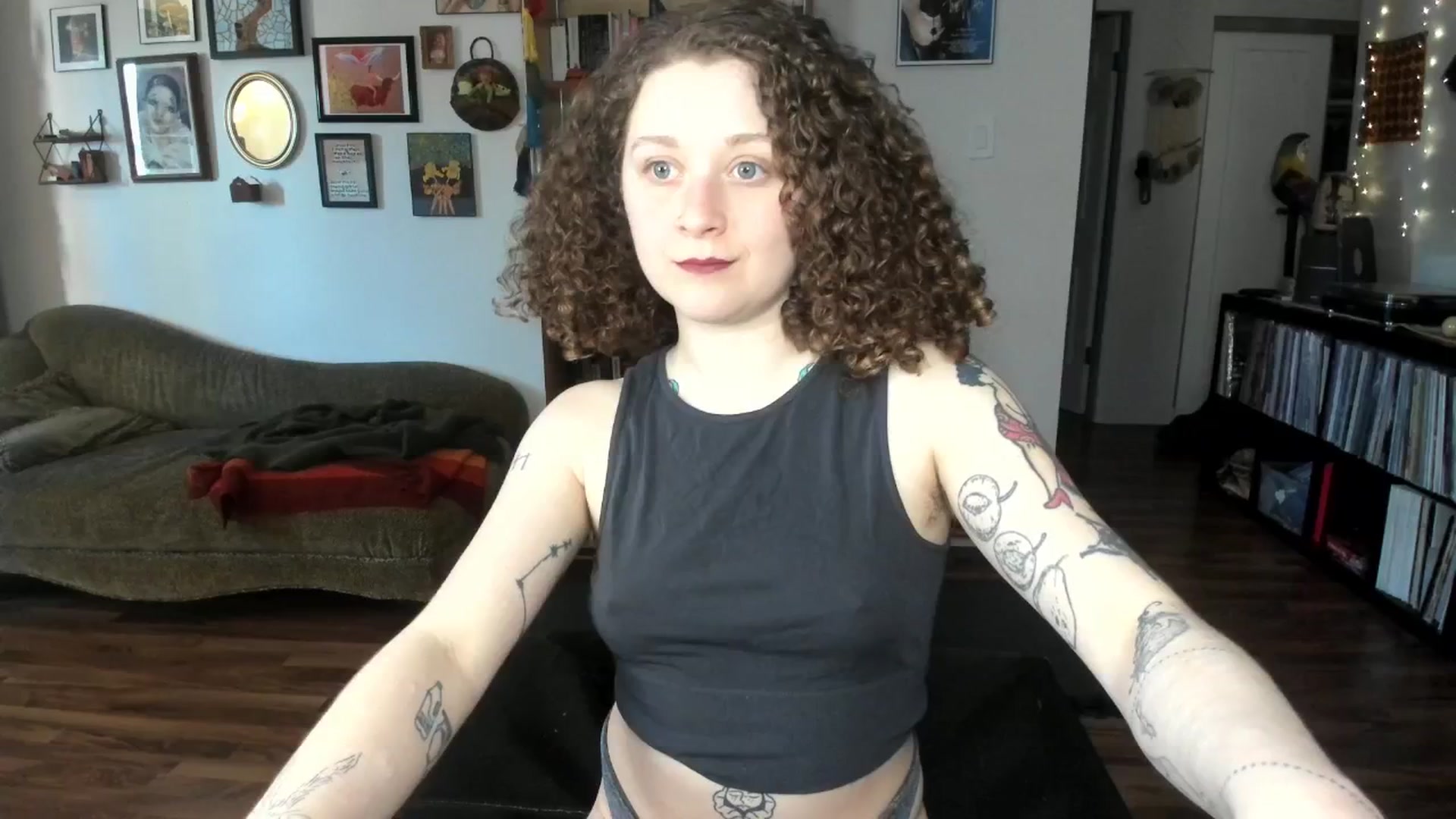 Gallery image thumbnail from PeachyQueen_'s myfreecams stream on, 04/02/2025, 19:57 image 6 of 20