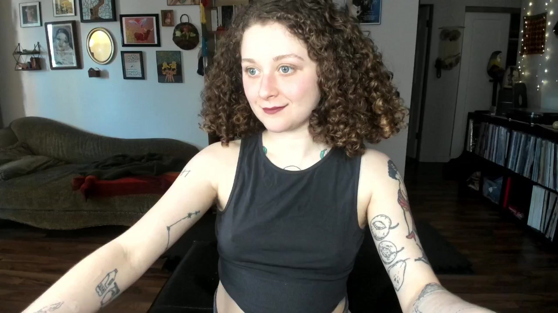 Gallery image thumbnail from PeachyQueen_'s myfreecams stream on, 04/02/2025, 19:57 image 7 of 20