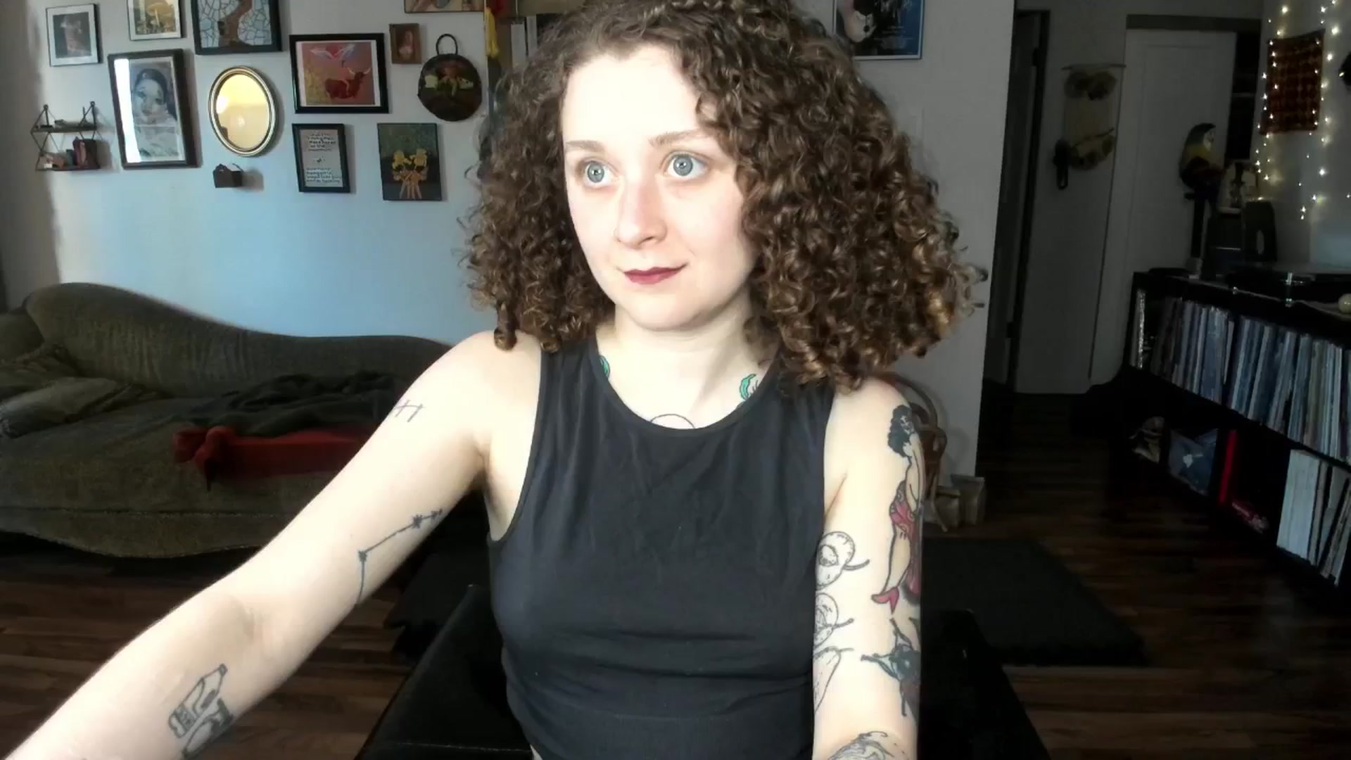 Gallery image thumbnail from PeachyQueen_'s myfreecams stream on, 04/02/2025, 19:57 image 4 of 20