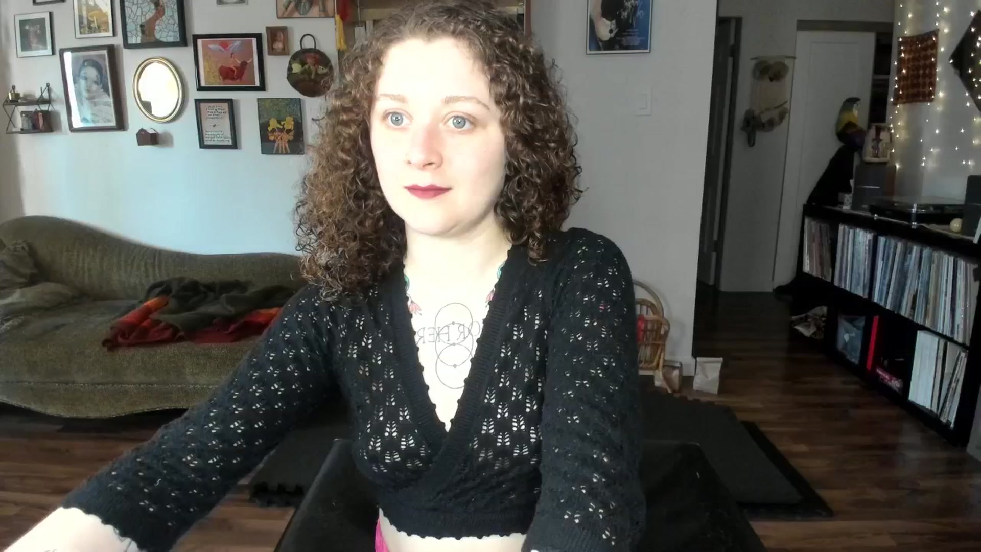 Gallery image thumbnail from PeachyQueen_'s myfreecams stream on, 04/03/2025, 18:09 image 7 of 20
