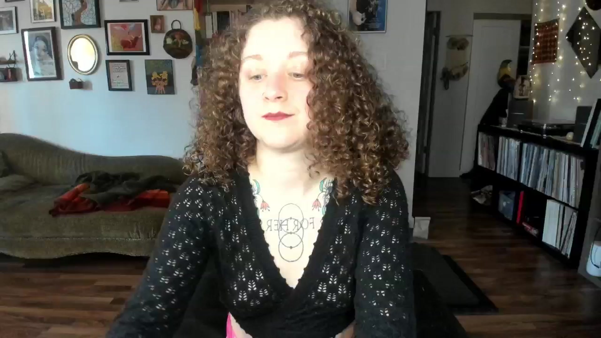 Gallery image thumbnail from PeachyQueen_'s myfreecams stream on, 04/03/2025, 18:09 image 16 of 20