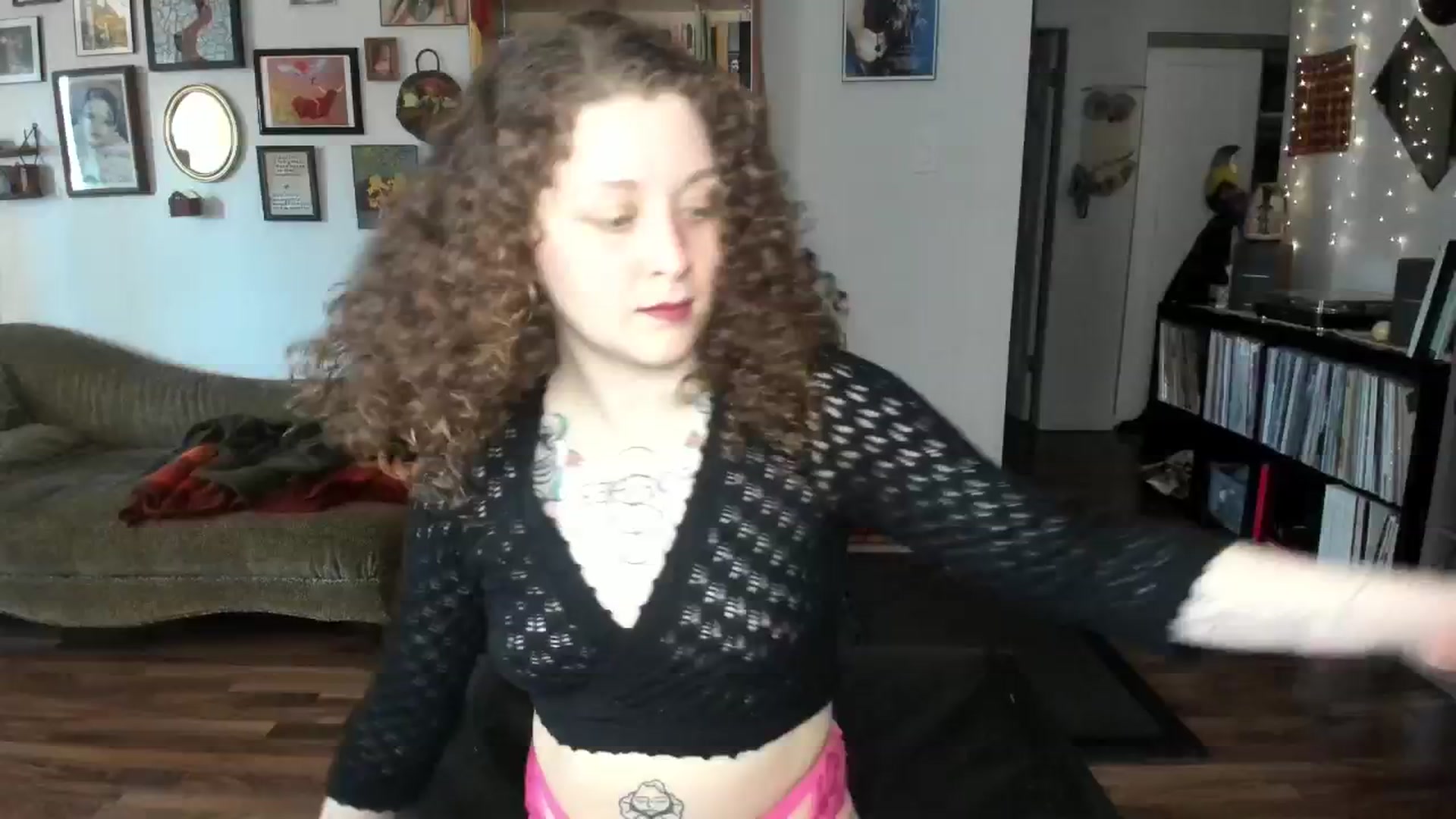 Gallery image thumbnail from PeachyQueen_'s myfreecams stream on, 04/03/2025, 18:09 image 9 of 20