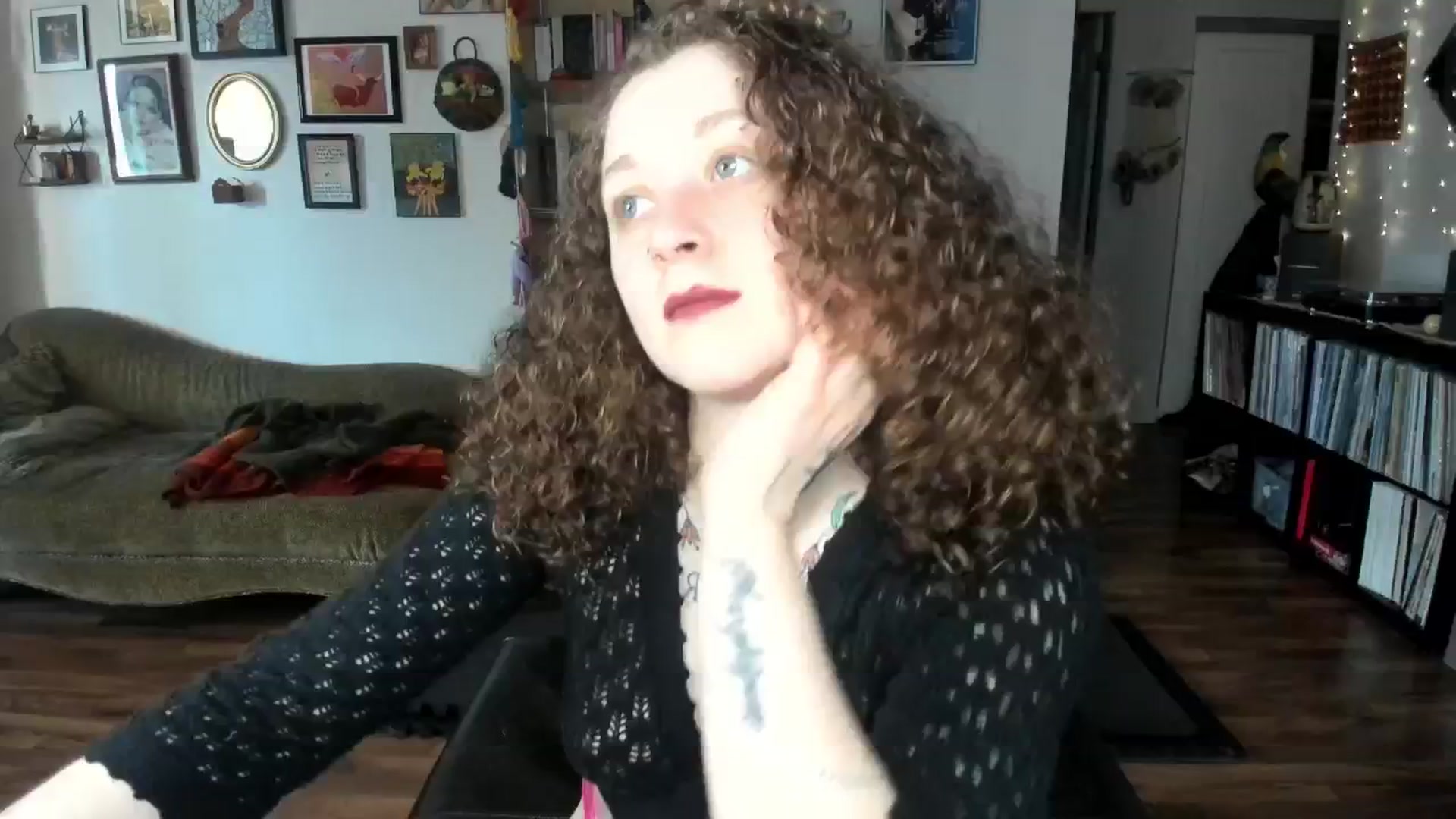 Gallery image thumbnail from PeachyQueen_'s myfreecams stream on, 04/03/2025, 18:09 image 4 of 20